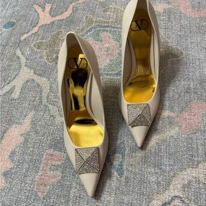 Authentic Valentino Rockstud Pump